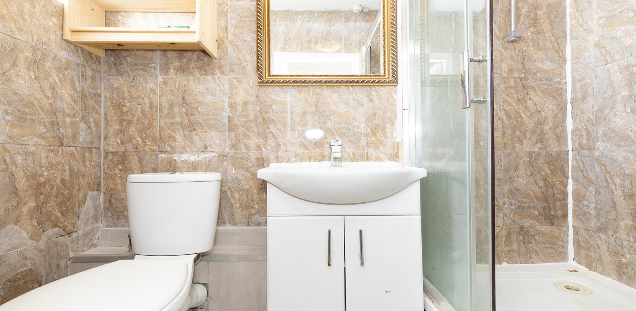 			4 BED PLUS LOUNGE, 4 Bedroom, 1 bath, 1 reception Apartment			 Windsor Street, ANGEL - ESSEX ROAD